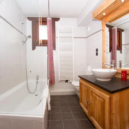 Le Paradis By Interhome Lägenhet Chamonix